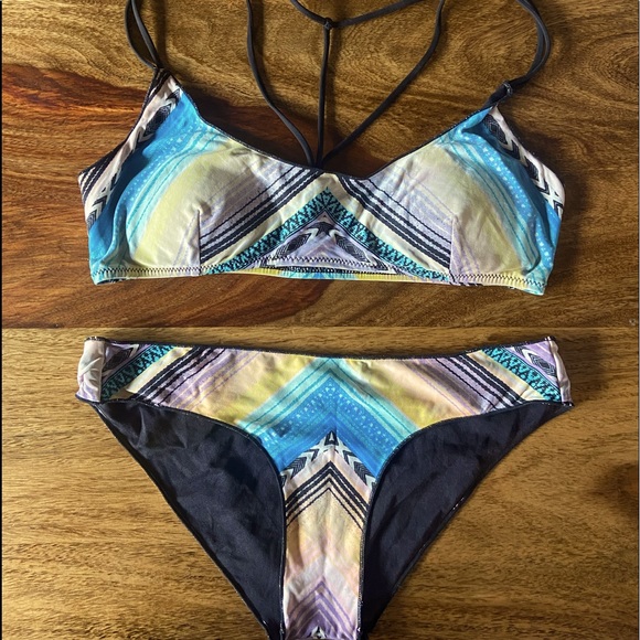 🌊RipCurl🦖SOLD!🦖 Bikini top & bottom size Medium 🌺 - Picture 1 of 13